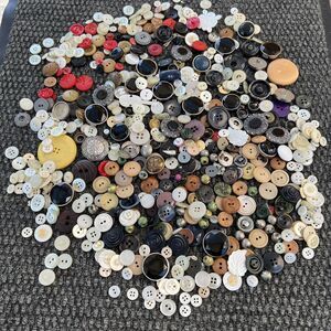 Vintage Buttons Mixed Lot, Bakelite, Mother Of Pearl, And So Much- Hundreds…